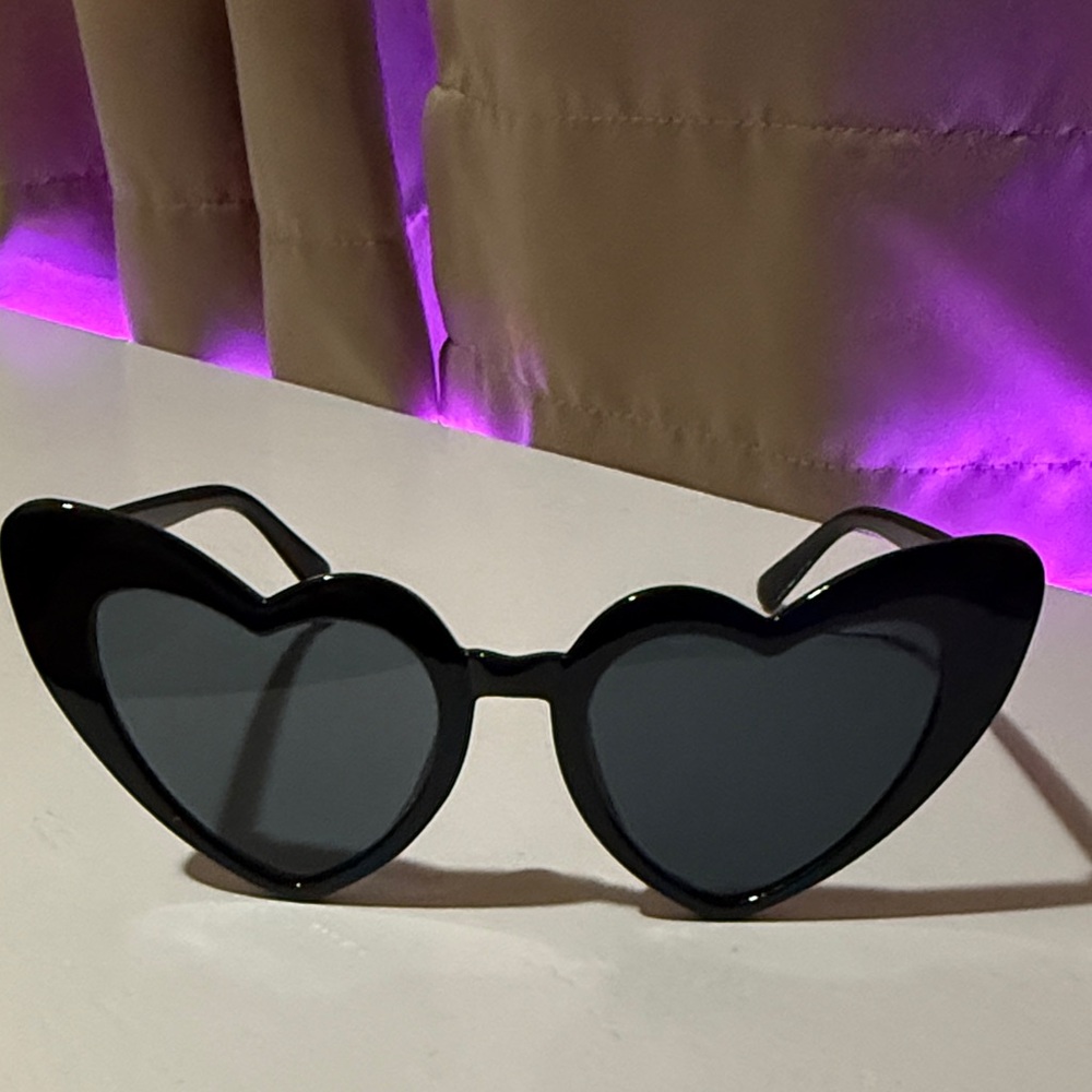 Heart-Shaped Black Sunglasses